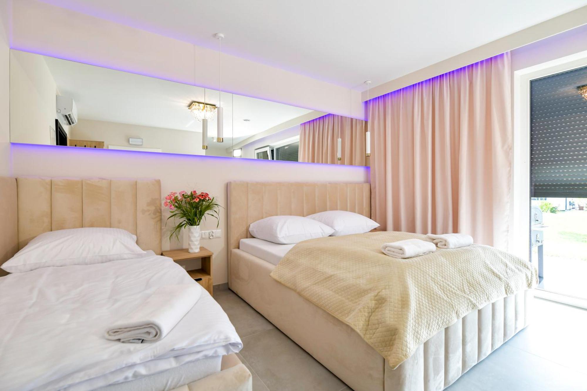 Sloneczne Wzgorze Zator Apartment ภายนอก รูปภาพ