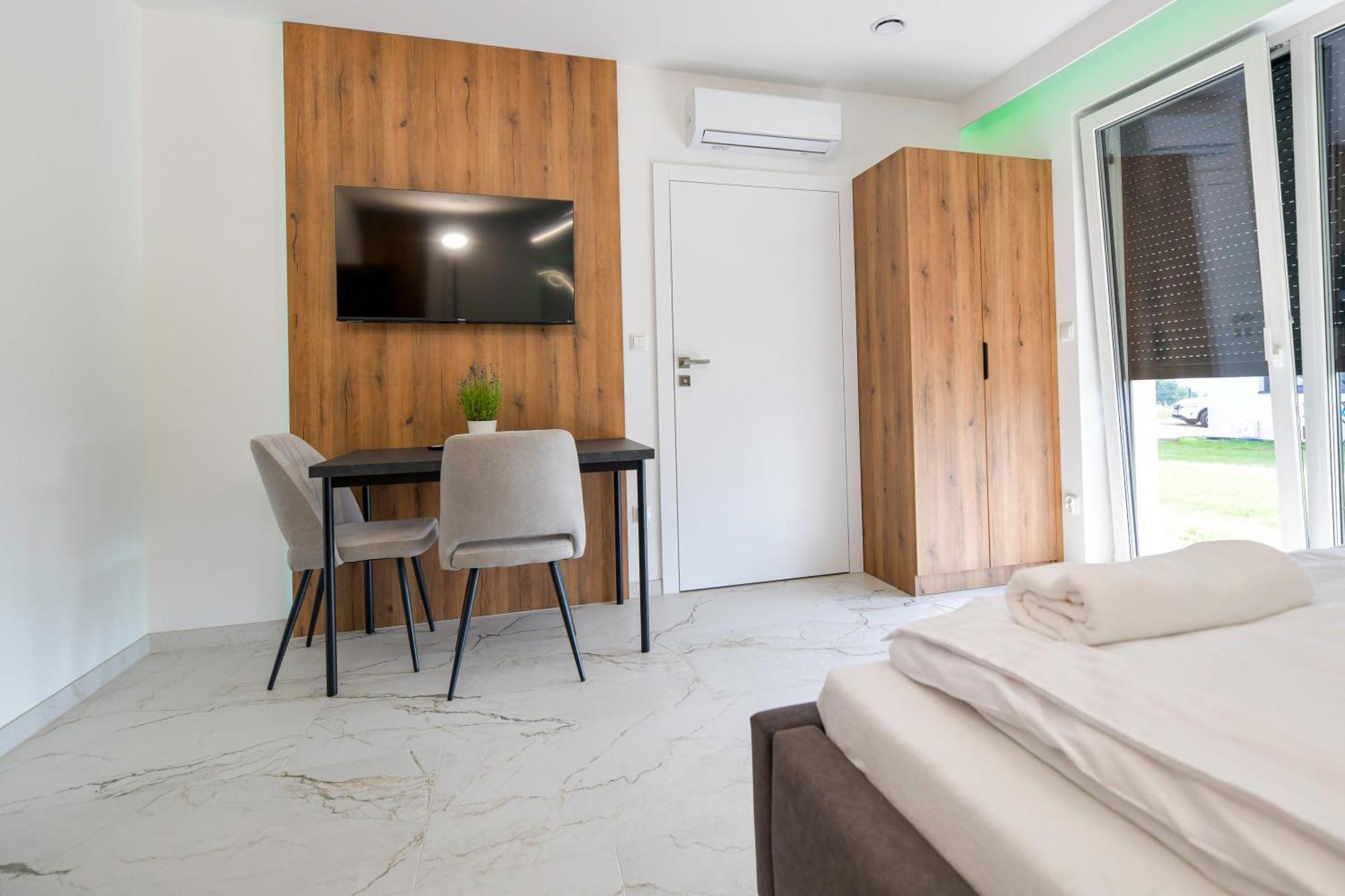 Sloneczne Wzgorze Zator Apartment ภายนอก รูปภาพ