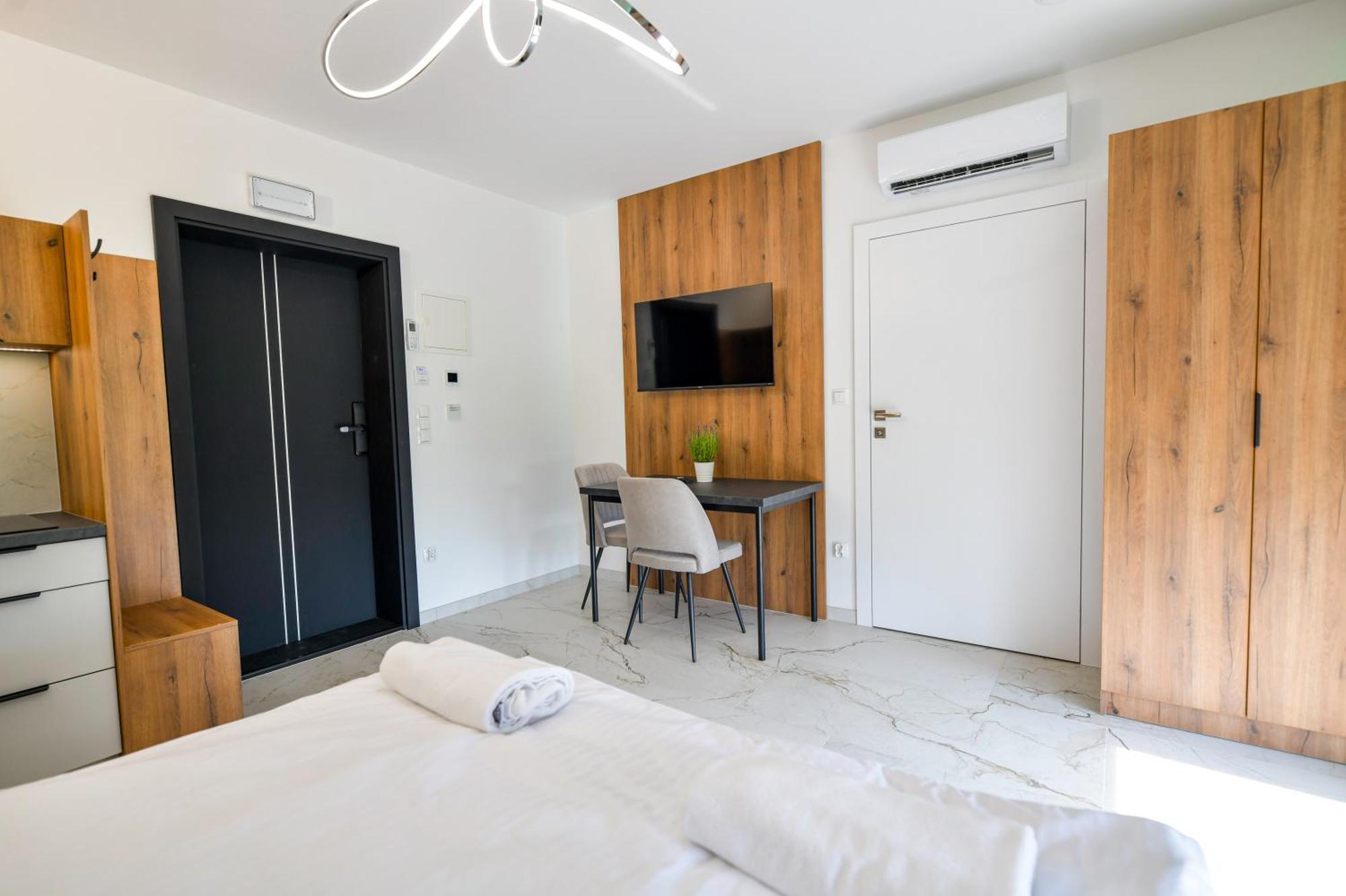 Sloneczne Wzgorze Zator Apartment ภายนอก รูปภาพ
