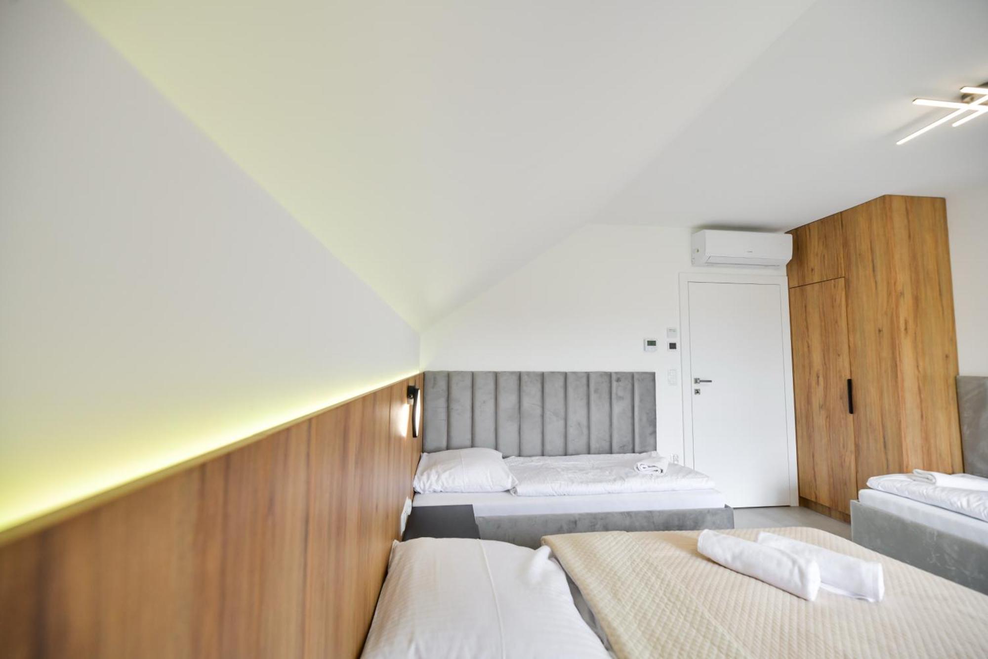 Sloneczne Wzgorze Zator Apartment ภายนอก รูปภาพ