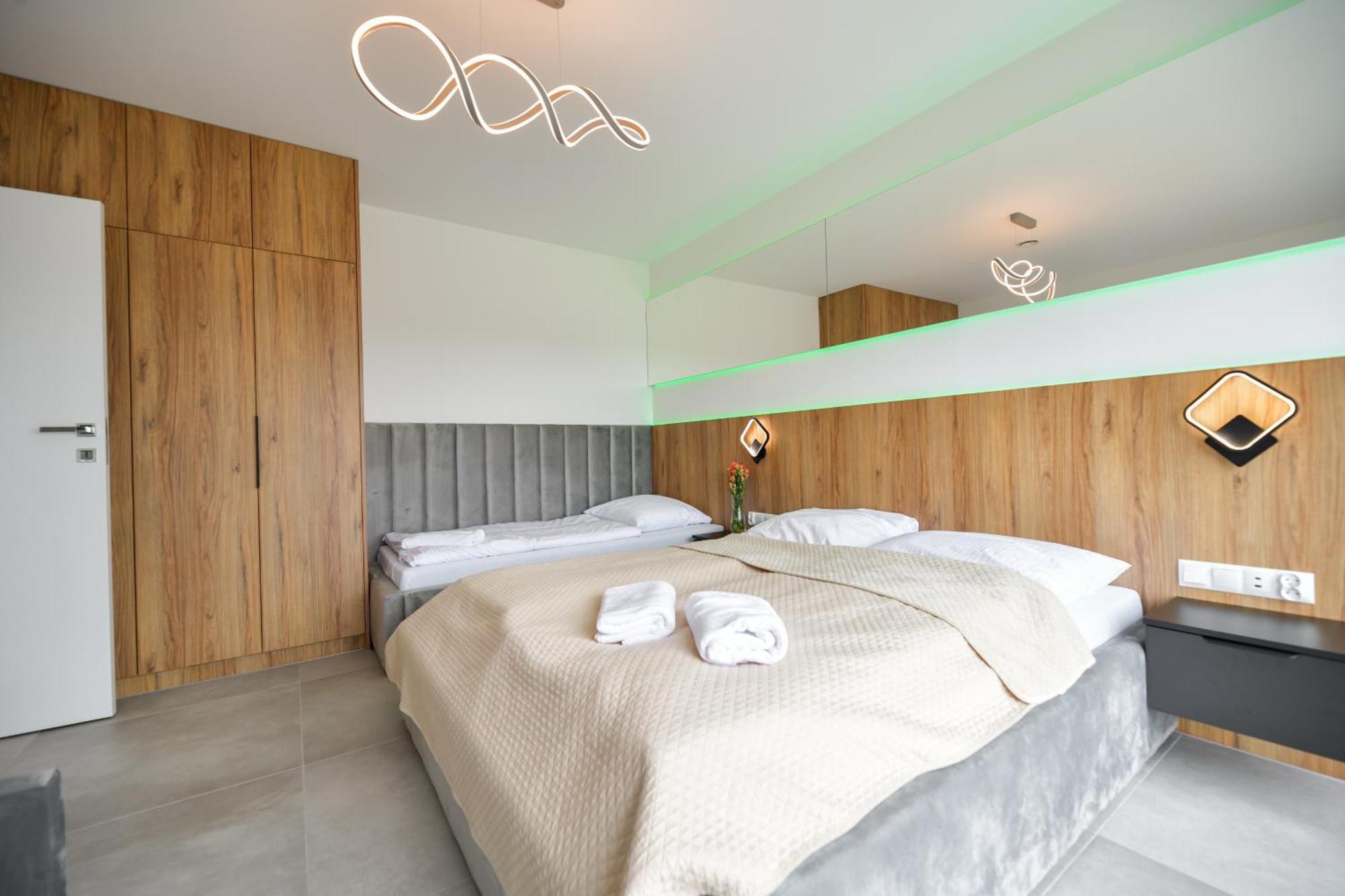 Sloneczne Wzgorze Zator Apartment ภายนอก รูปภาพ