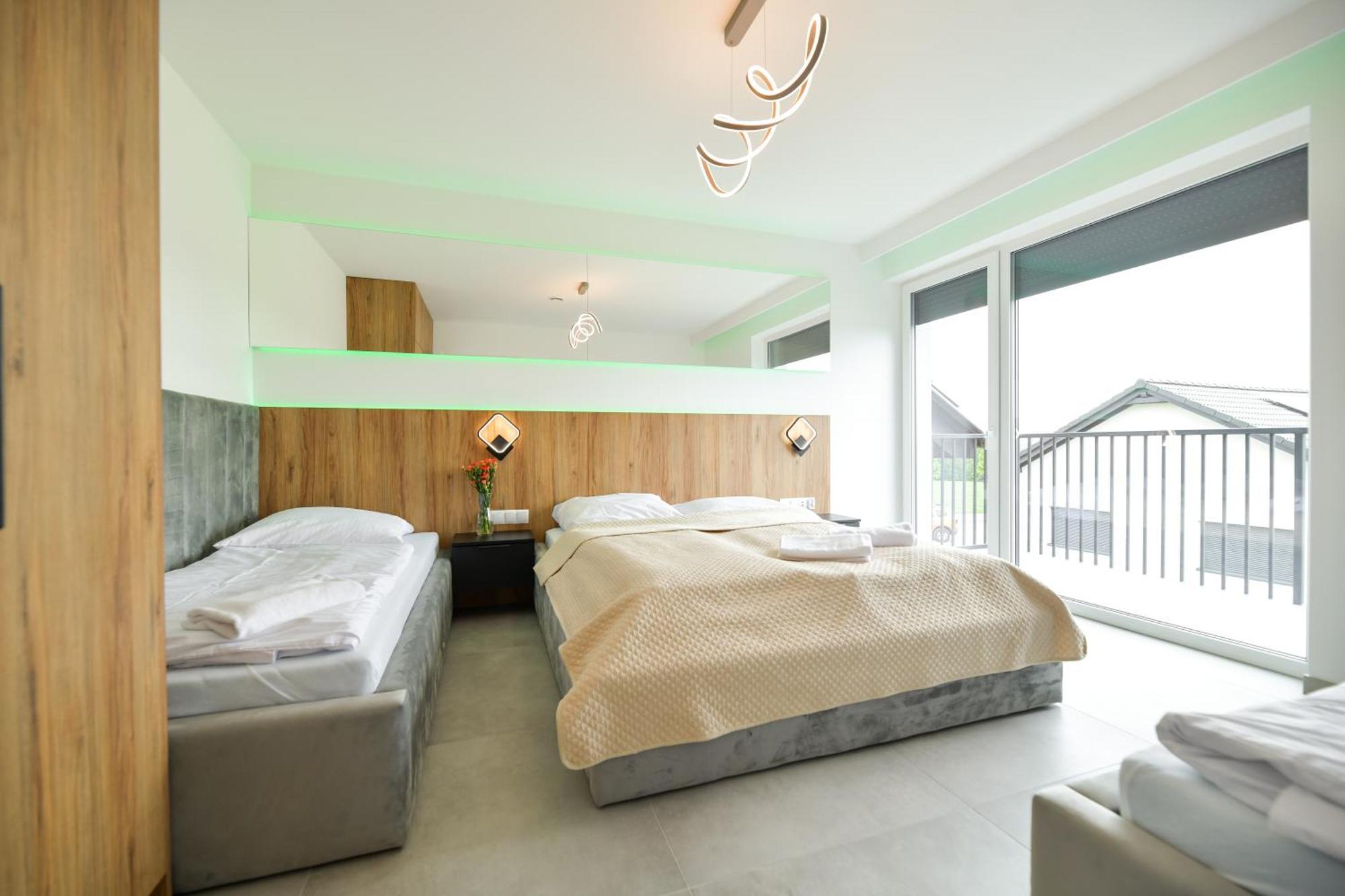 Sloneczne Wzgorze Zator Apartment ภายนอก รูปภาพ