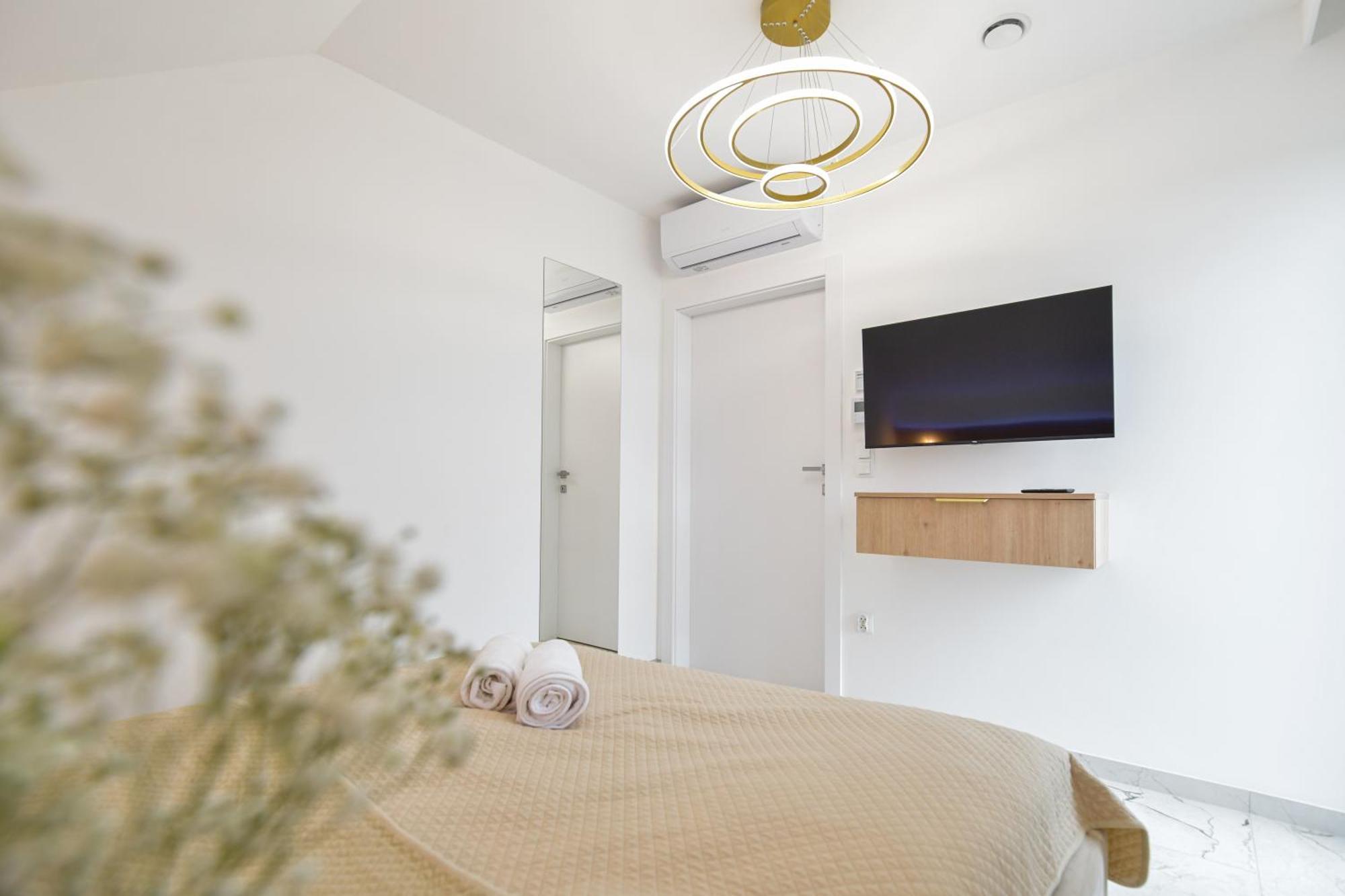 Sloneczne Wzgorze Zator Apartment ภายนอก รูปภาพ