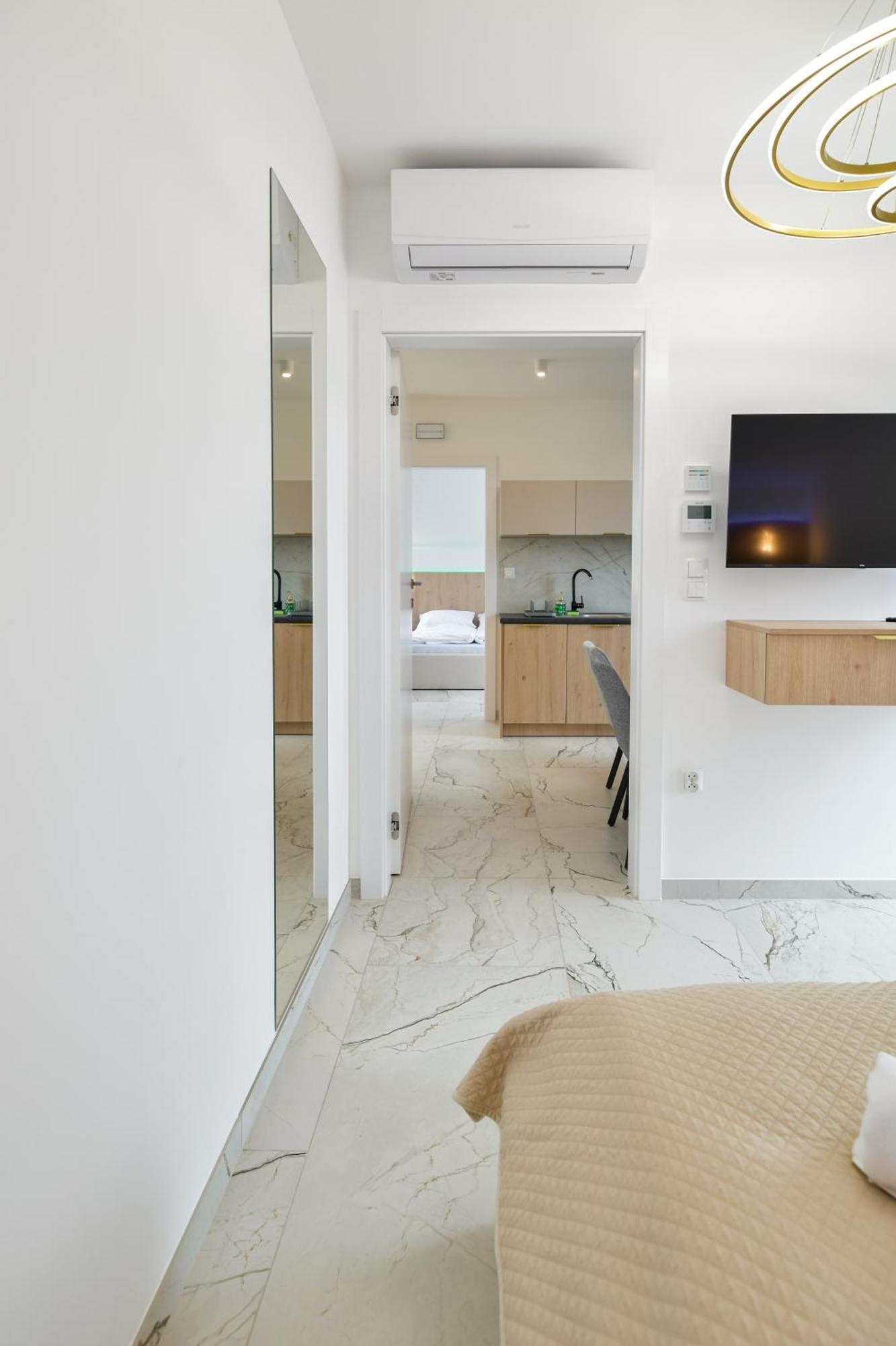 Sloneczne Wzgorze Zator Apartment ภายนอก รูปภาพ
